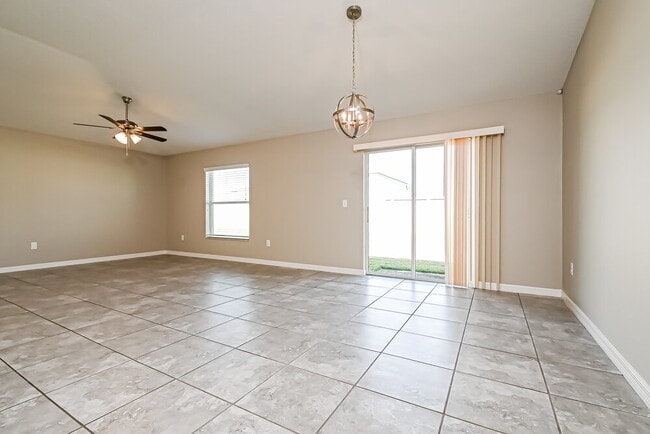 Photo - 1516 Climbing Dayflower Dr