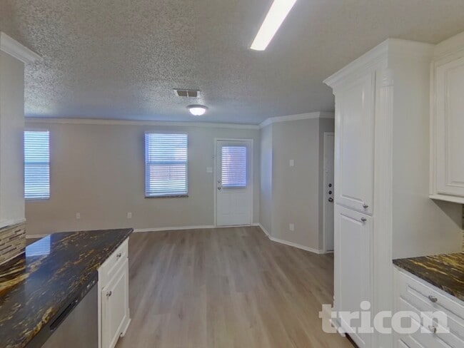 Photo - 3004 Double Oak Dr