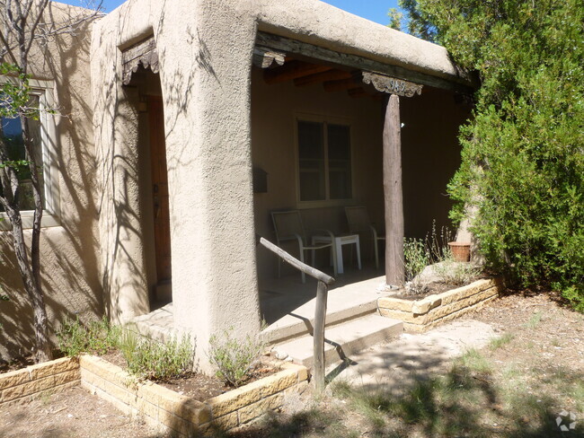 Building Photo - 1949 Tijeras Rd Rental