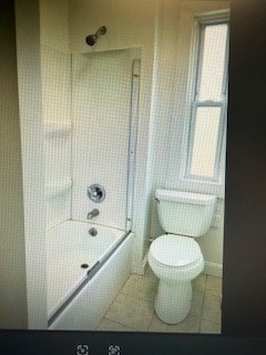 2nd Floor Coach - 1016 S May St