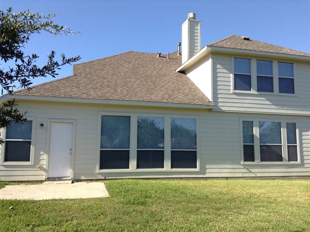 Photo - 2210 2 Trail Dr