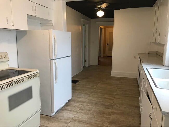 Building Photo - 375 West Ave Rental