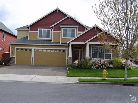 Building Photo - Beautiful 5 + bedroom home - In much desir...
