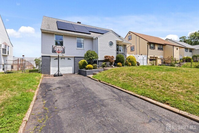 Photo - 90 Maryknoll Rd