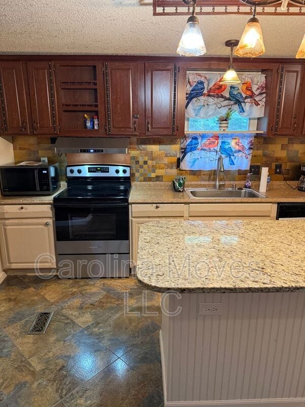 Photo - 906 Rolling Meadows Rd