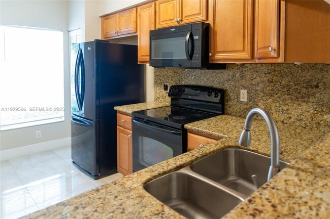 Photo - 16749 Hemingway Dr