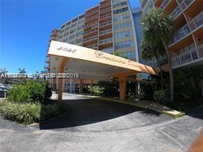 Building Photo - 2025 NE 164th St Unit 615