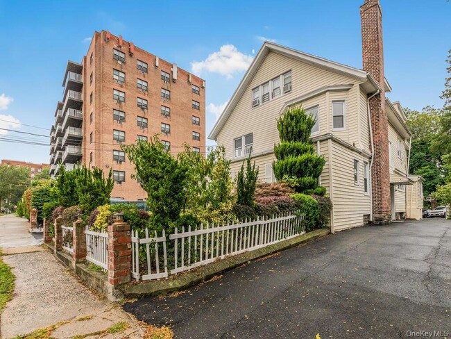 Photo - 45 Bayley Ave Unit 2