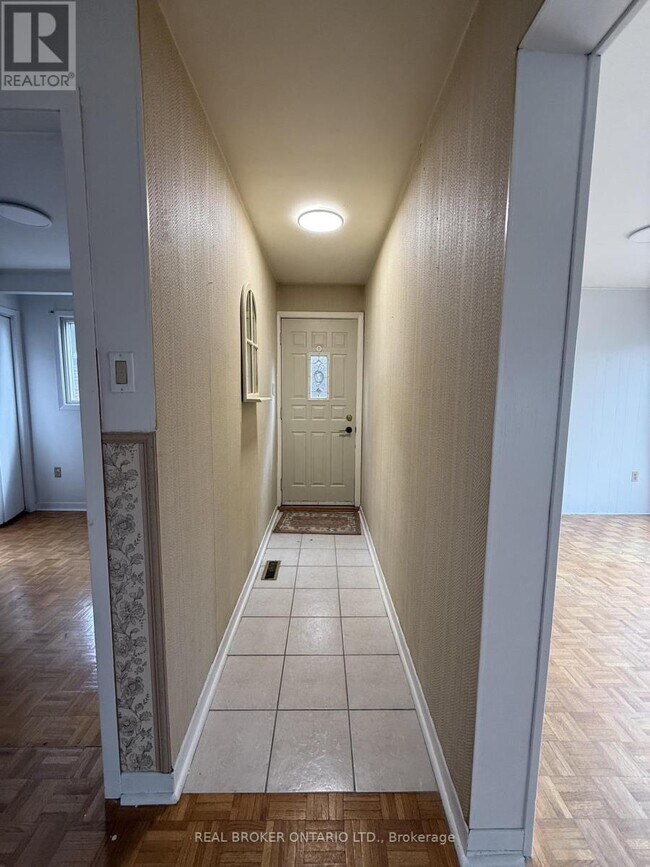 Photo - 214 Fairglen Ave