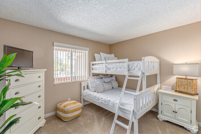2BR, 2BA - 918SF - NON UPGRADED Bedroom