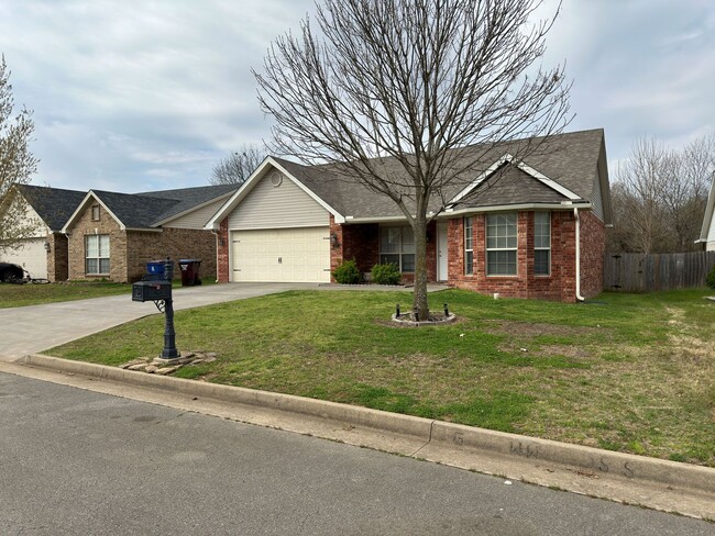 Gorgeous 3 bedroom 2 bath Brick Home with ... - Gorgeous 3 bedroom 2 bath Brick Home with ...