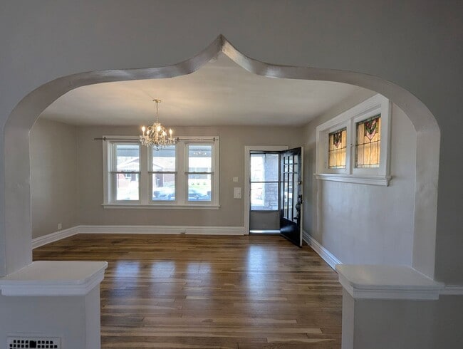 Building Photo - 6228 Arsenal St Unit 1F