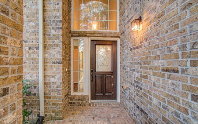 Photo - 302 Trillium Dr