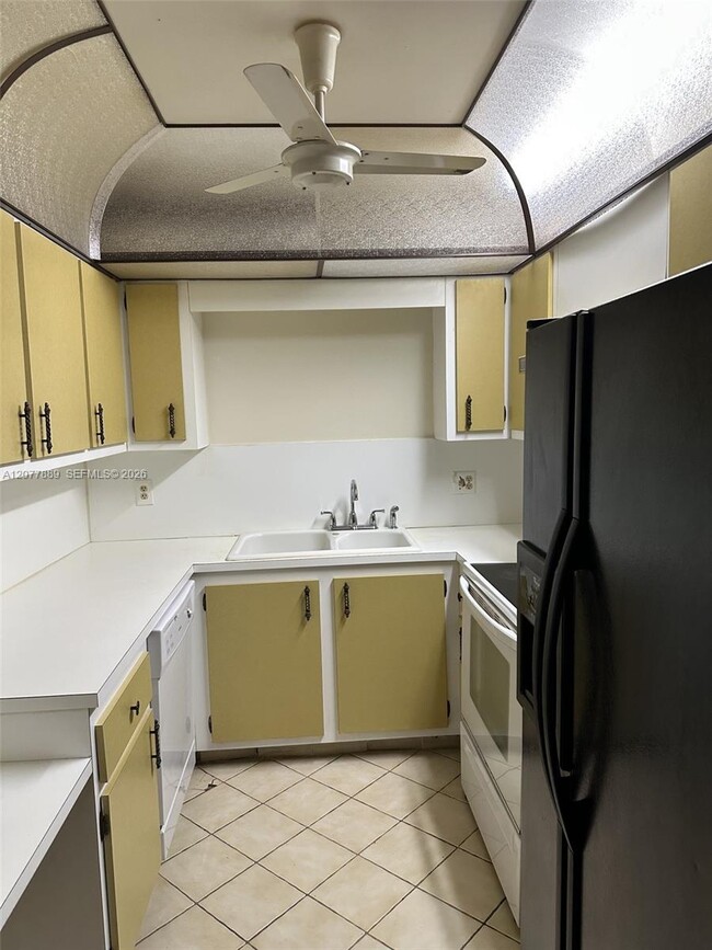 Building Photo - 6061 N Falls Cir Dr Unit 106