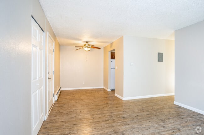 1BR, 1BA - 693SF - Village of Yorkshire