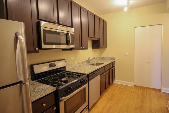 Photo - 4056 N Harding Ave Apartamentos Unidad 2