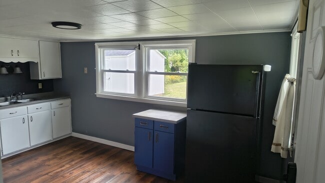 Kitchen - 618 Pinehurst Ct