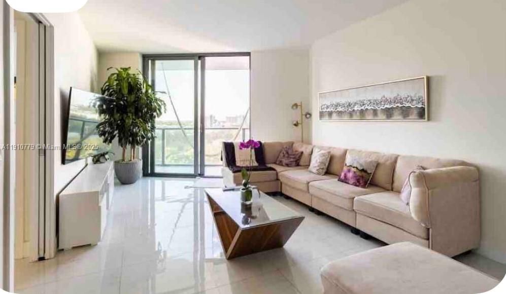 Photo - 501 NE 31st St