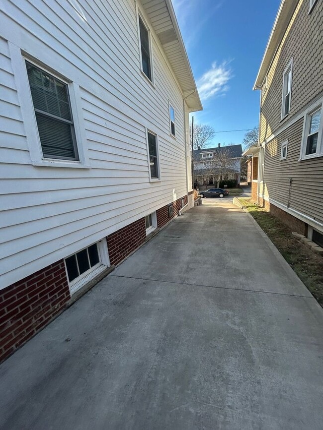 Photo - 1439 Vassar Dr Unit Upper