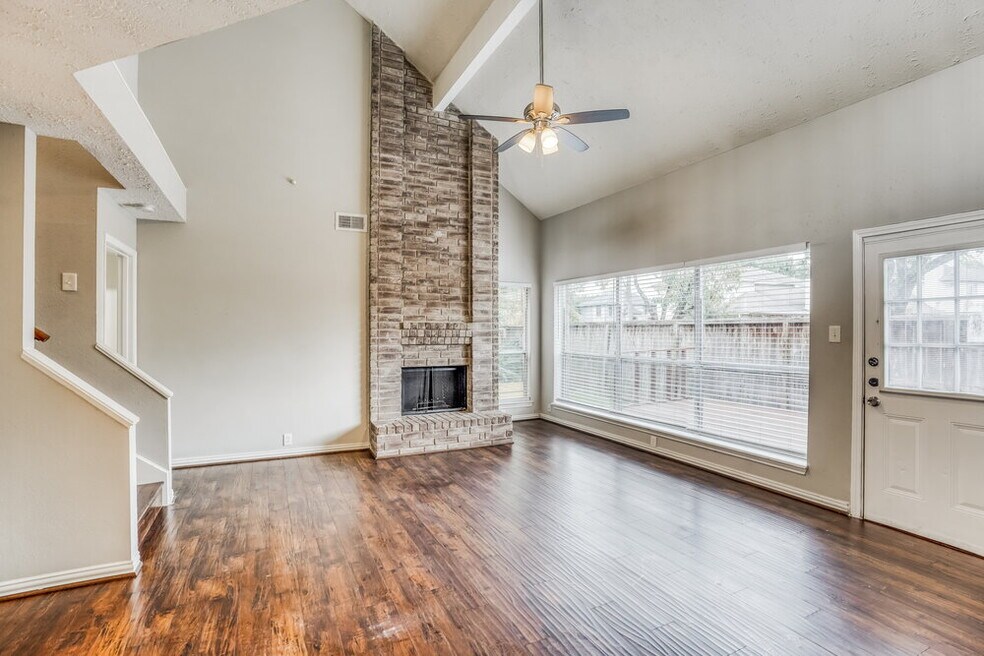 2002 Hickory Glen Dr
