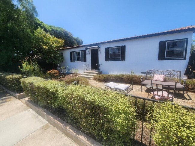 Photo - 2943 Talbot St
