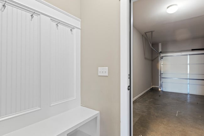 Photo - 1867 Moyle Ln