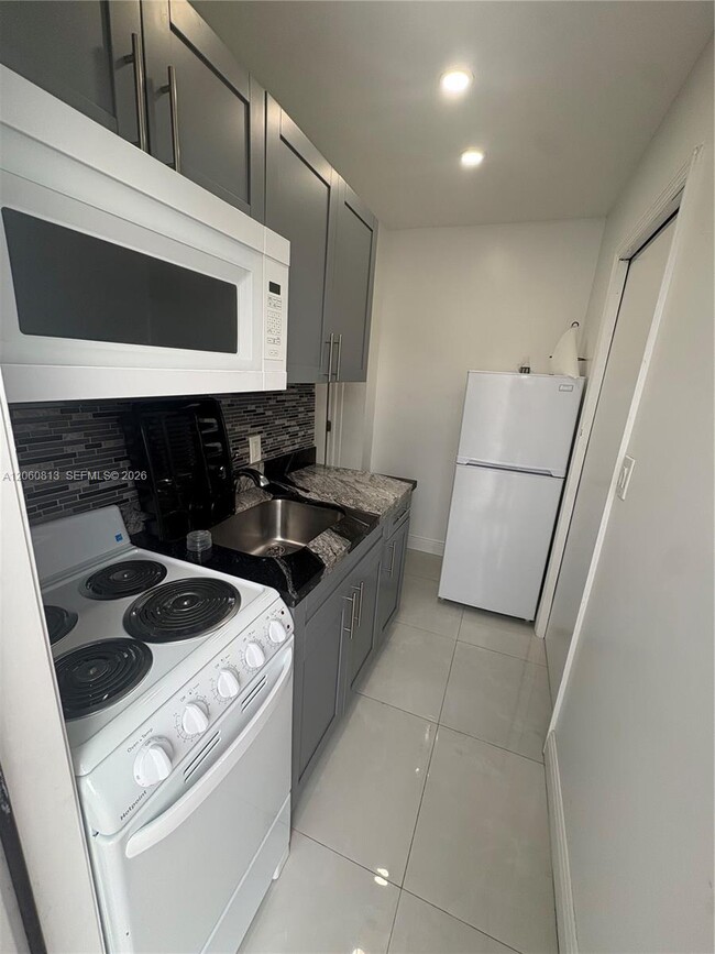 Building Photo - 2400 Casablanca Dr Unit A