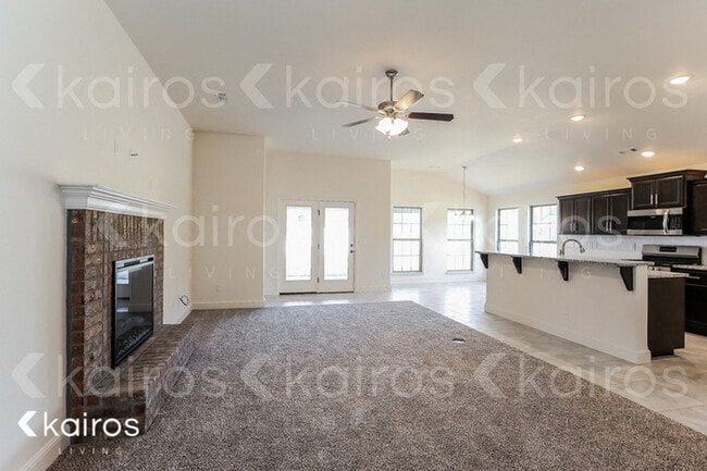 Photo - 105 White Oak St