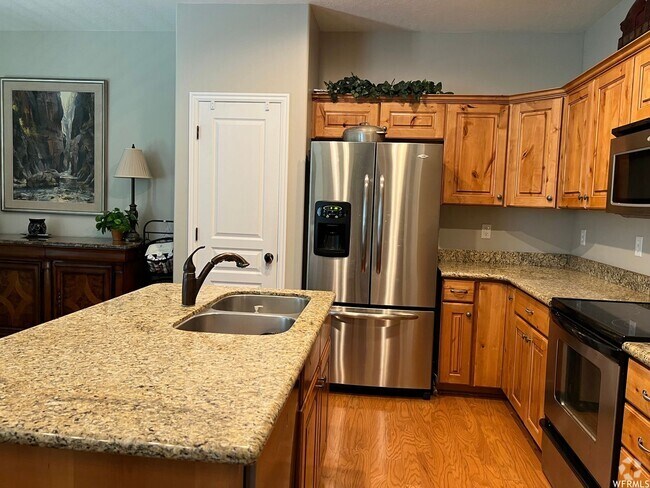 Building Photo - Anderson Trust Unit 3455 N Forehand Lane Rental