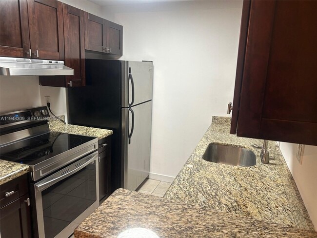 Photo - 10740 N Kendall Dr Unit L19