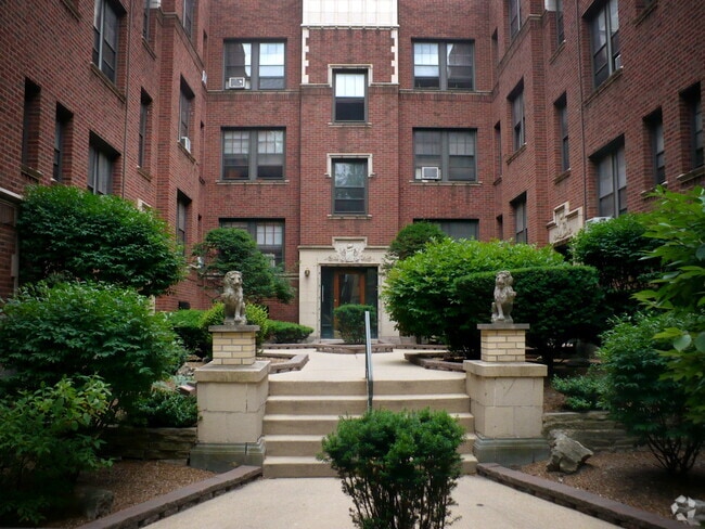 Building Photo - 923 W George St Unit 3I Rental