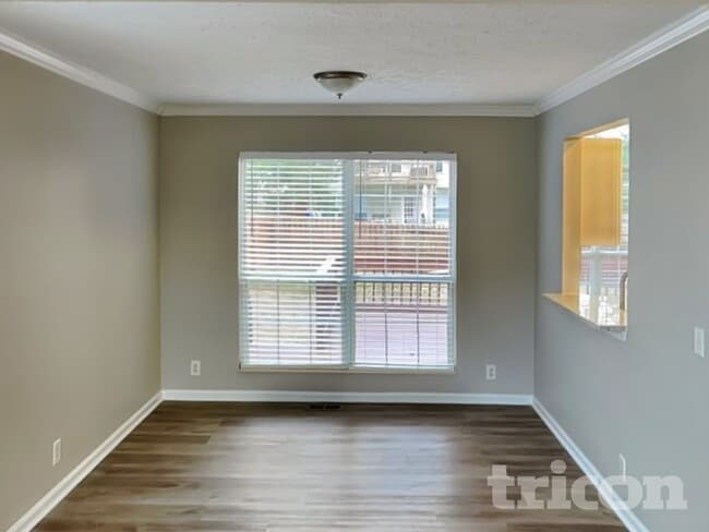 Photo - 716 Hallcrest Ct