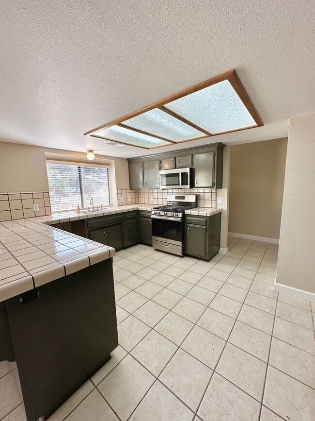 735 Walnut Dr