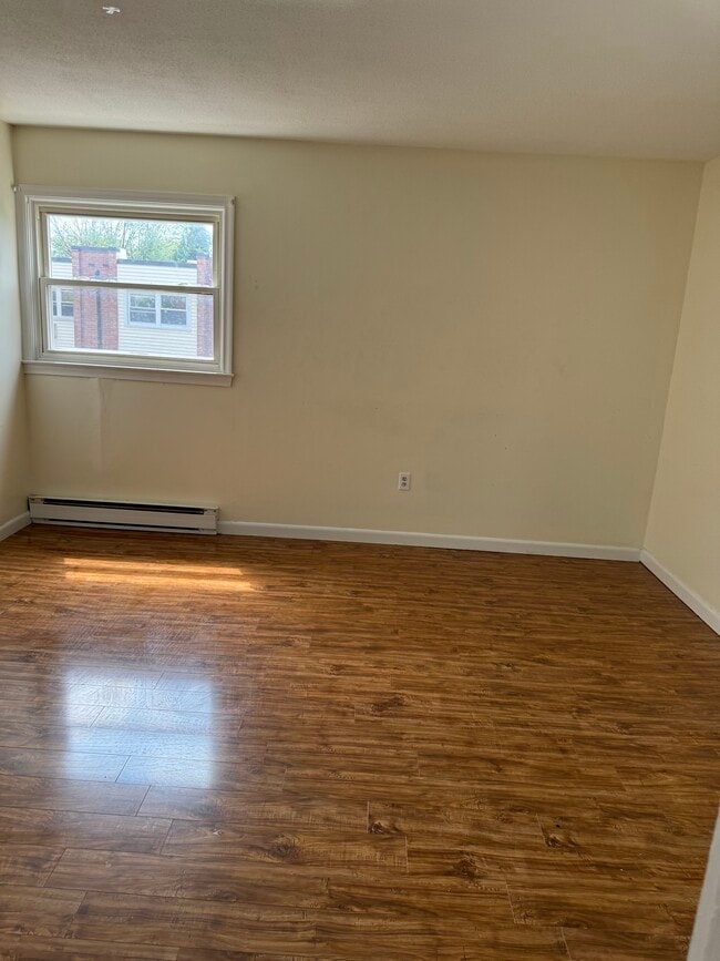 Building Photo - 28 Thompson Rd Unit 6H