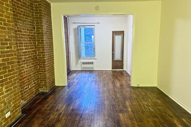 Photo - 2274 Broadway