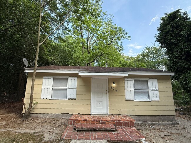 **AVAILABLE NOW**2 bedroom / 1 bathroom Ho... - **AVAILABLE NOW**2 bedroom / 1 bathroom Ho... House