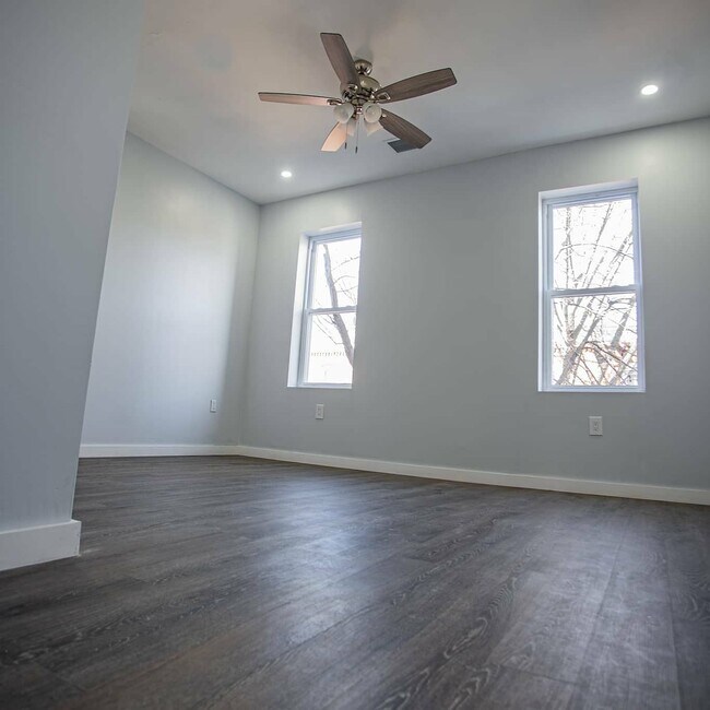 Photo - 31 S Salford St