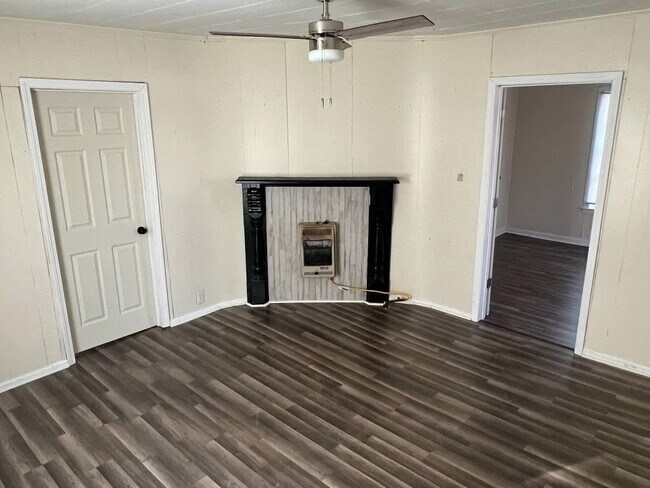 Photo - 607 Hall St