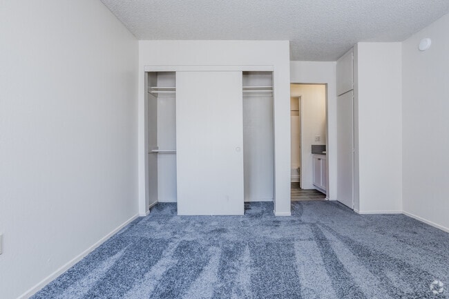 1BR, 1BA - 620 SF