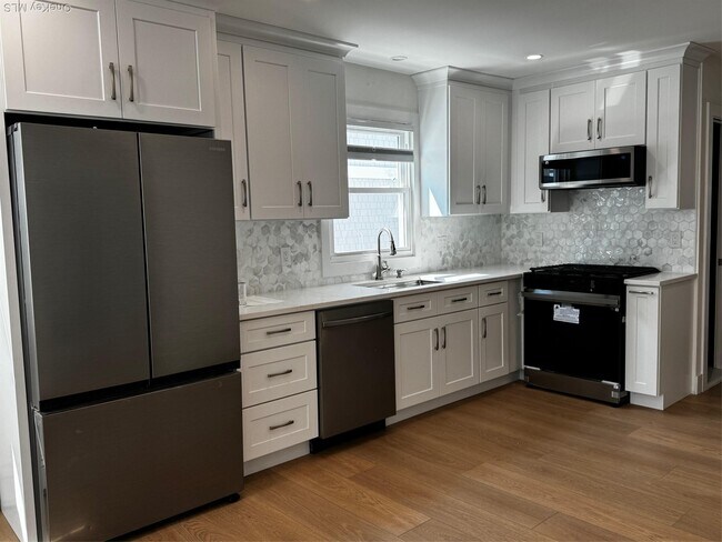 Photo - 253 W Market St Unit Main