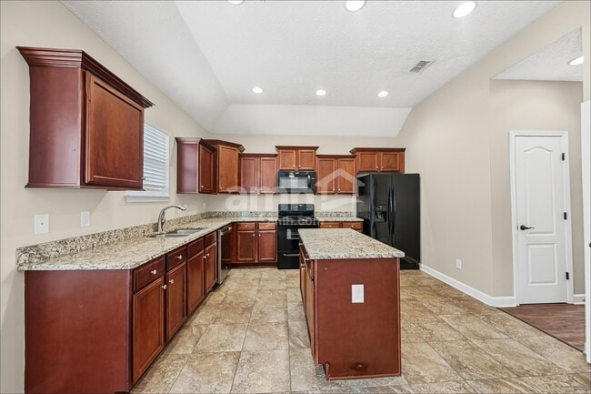 808 Ottoe Ct
