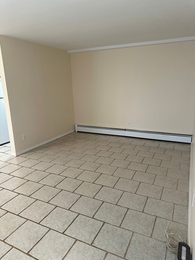 Living Room/Bedroom - 95 Colin St Unit 1st Floor