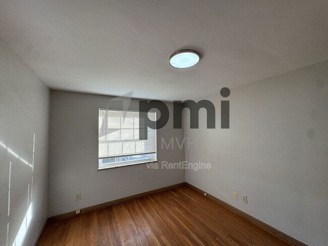 Photo - 2135 Ridgeview Rd