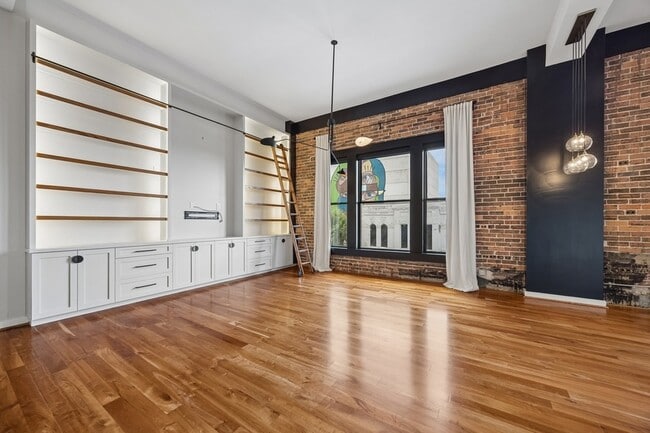 915 Franklin St Unit 2L