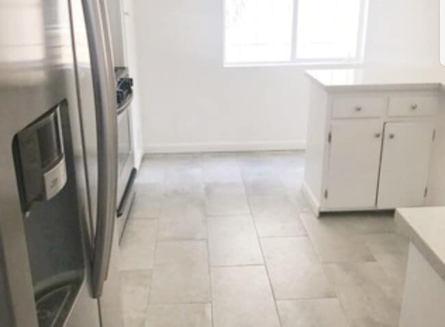 Photo - 3213 Bartdon Ave Unit 3