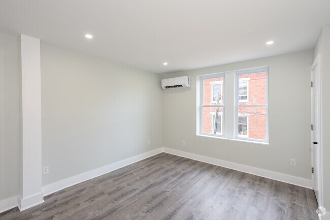 2BR, 1BA - 740SF - Primary Bedroom