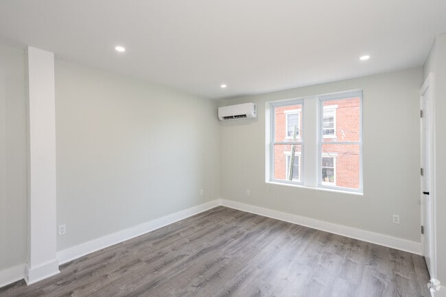 2BR, 1BA - 740SF - Primary Bedroom - 61 Bank St