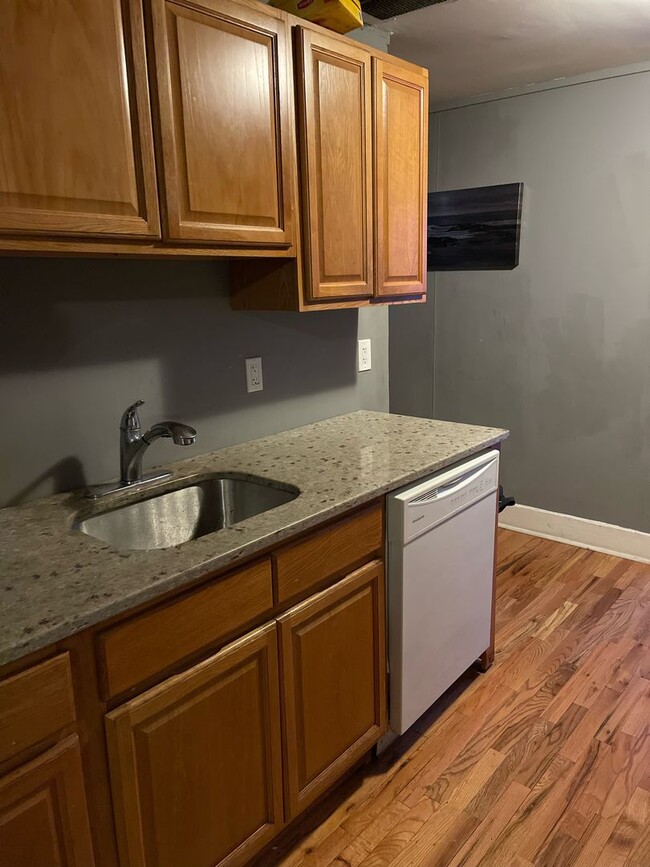 Photo - 264 Peck St Unit 3rd Fl