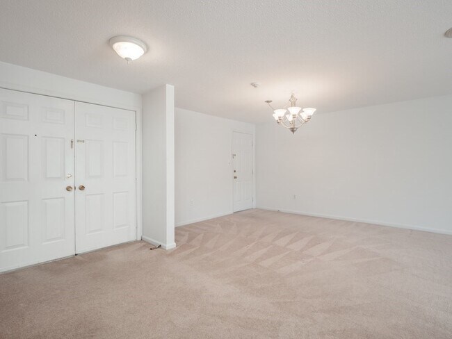 Photo - 255 North Rd Unidad 182