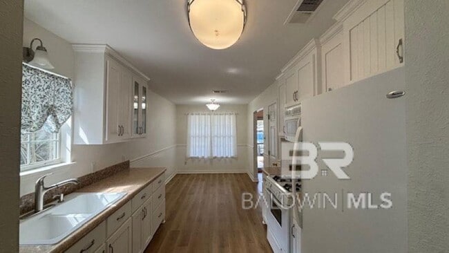 Photo - 508 Westchase Ct N